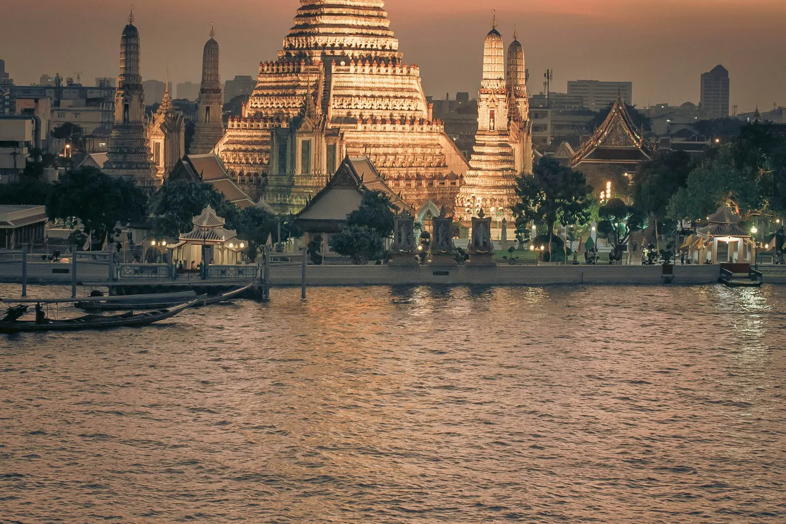 Bangkok ou un camp sur une île&nbsp;: quel mois achetez-vous vraiment&nbsp;?